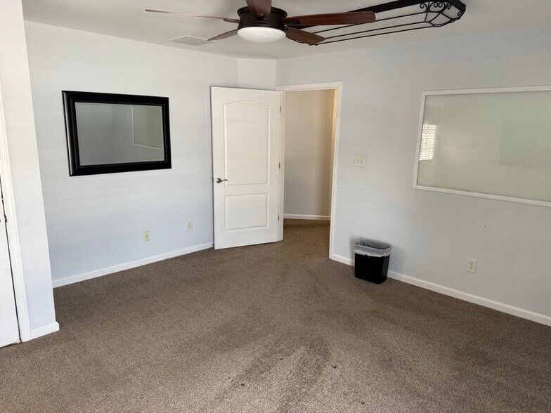 More Photos Of 208 S Hill St, Buford Office Residential For Lease