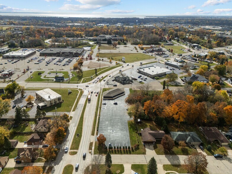 More Photos Of 2009 S Memorial Dr, Appleton Office For Sale