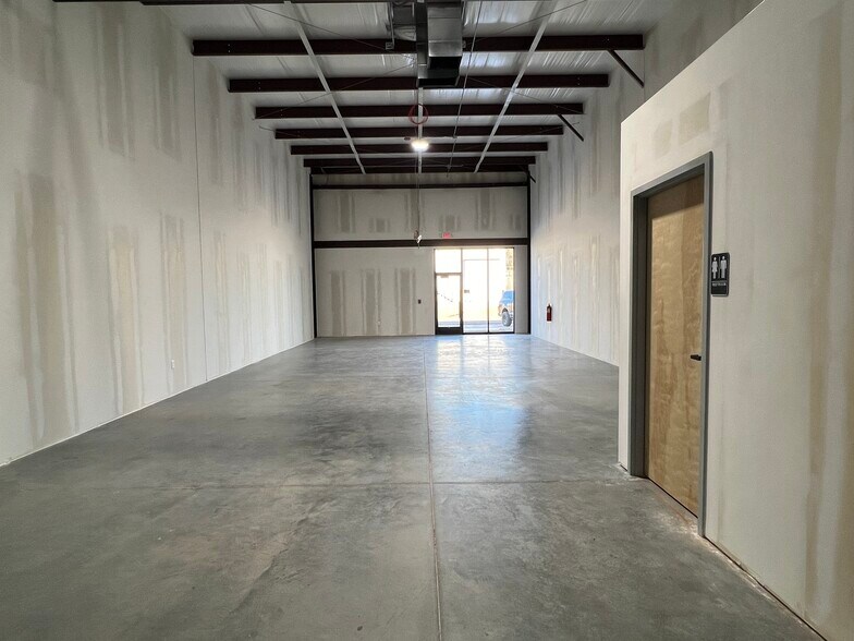 More Photos Of 1036 NW 68th, Oklahoma City General Retail For Lease