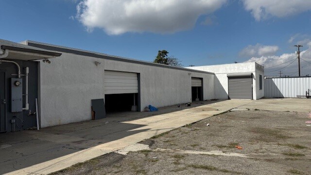 More Photos Of 2915-2919 Southwest Dr, Los Angeles Warehouse For Sale