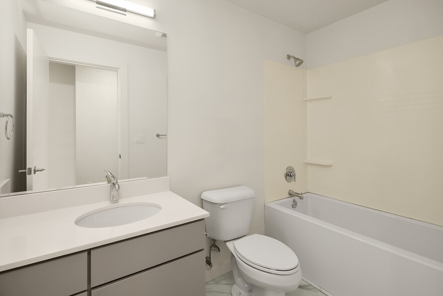 More Photos Of 9021 17th Ave SW, Seattle Apartments For Sale