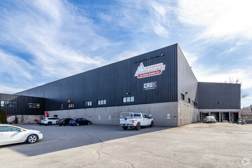 More Photos Of 89-95 Boul des Entreprises, Boisbriand Warehouse For Lease
