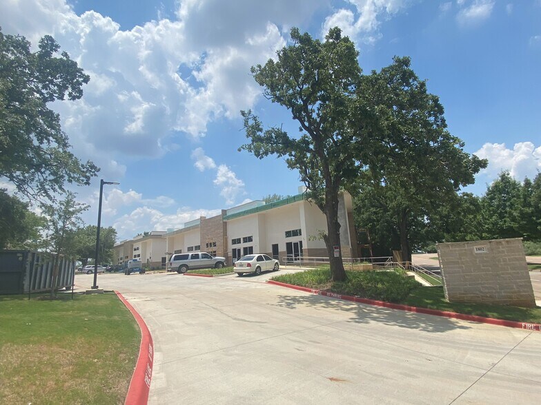 More Photos Of 1802 W Pleasant Ridge Rd, Arlington Unknown For Lease