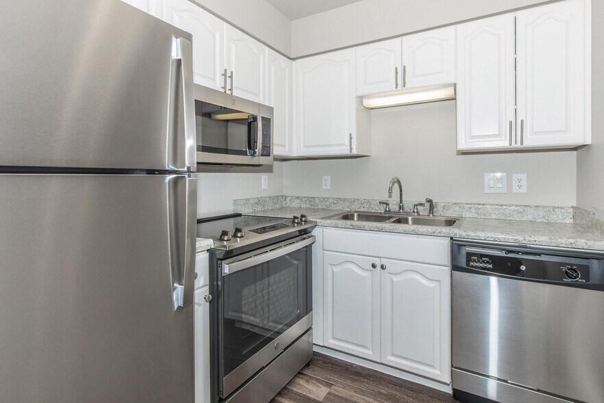 More Photos Of 1027 Washington Ave, Golden Apartments For Lease