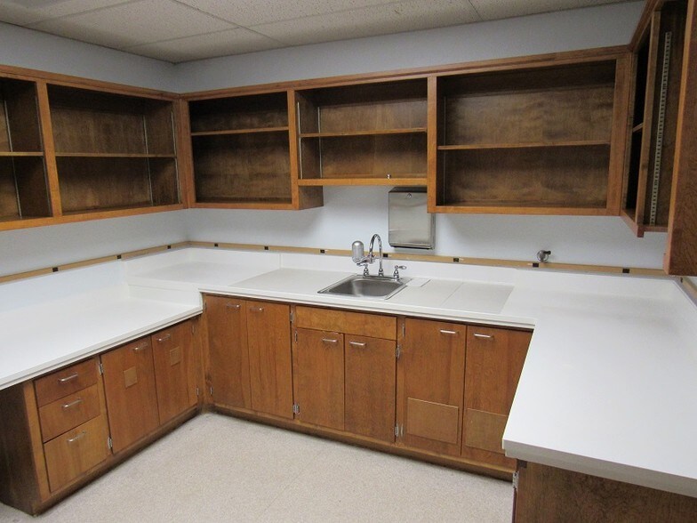 More Photos Of 313 W Country Club Rd, Roswell Medical For Sale