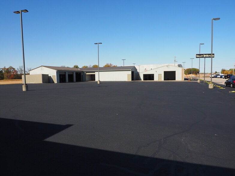 More Photos Of 9430 N Karen Dr, Mooresville Light Distribution For Lease