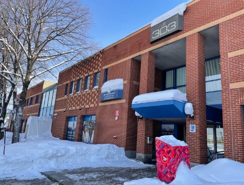 Primary Photo Of 303 Boul Pierre-Bertrand, Québec Medical For Lease