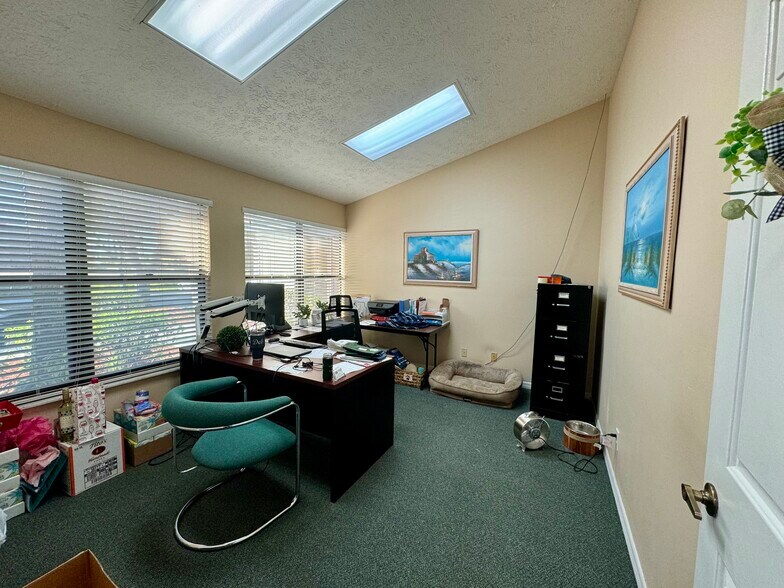 More Photos Of 6550-6564 S US Highway 1, Port Saint Lucie Office For Lease