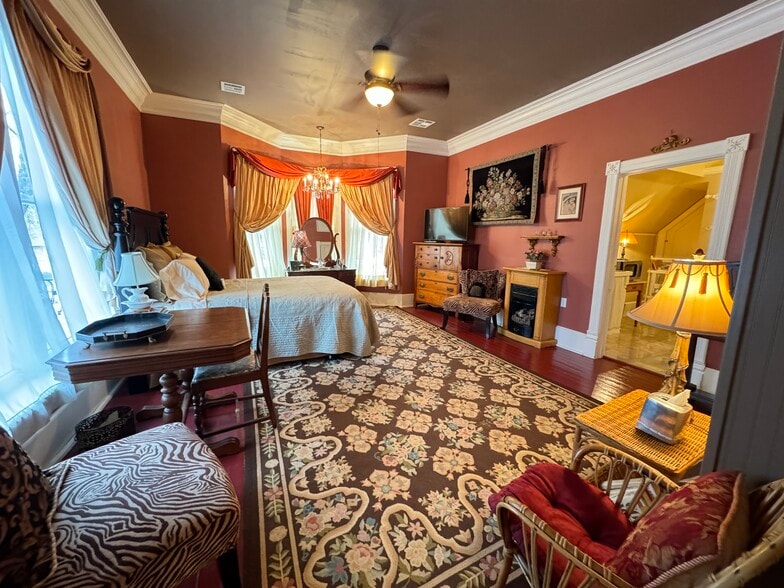 More Photos Of 224 W Chickasaw St, Tahlequah Hospitality For Sale