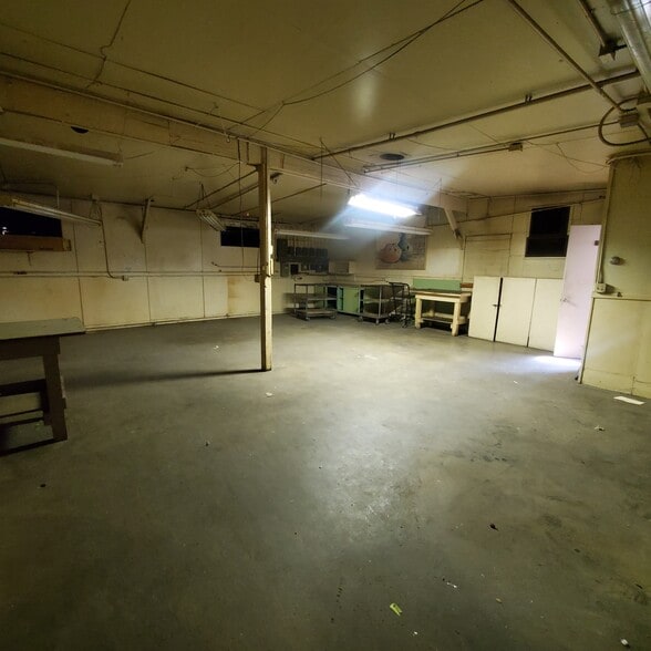 More Photos Of 258 E 5th St, Beaumont Warehouse For Sale