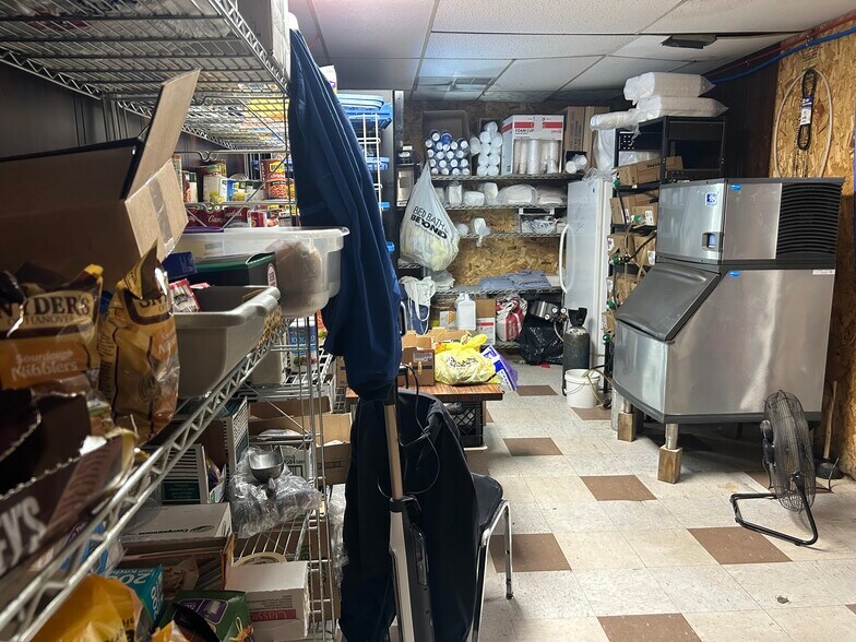 More Photos Of 1110 E 4th St, Ainsworth Restaurant For Sale