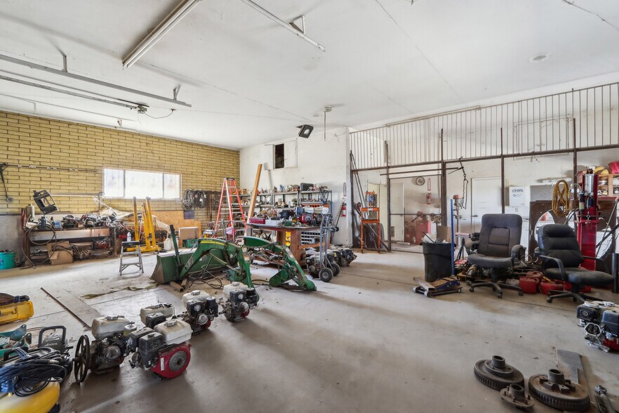 More Photos Of 15901 W Northern Ave, Litchfield Park General Retail For Sale