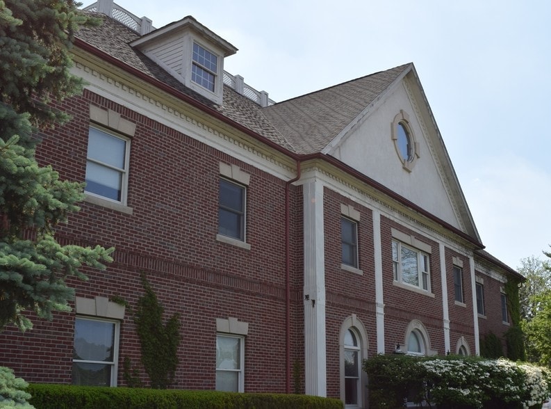 More Photos Of 26862 Woodward Ave, Royal Oak Office For Lease