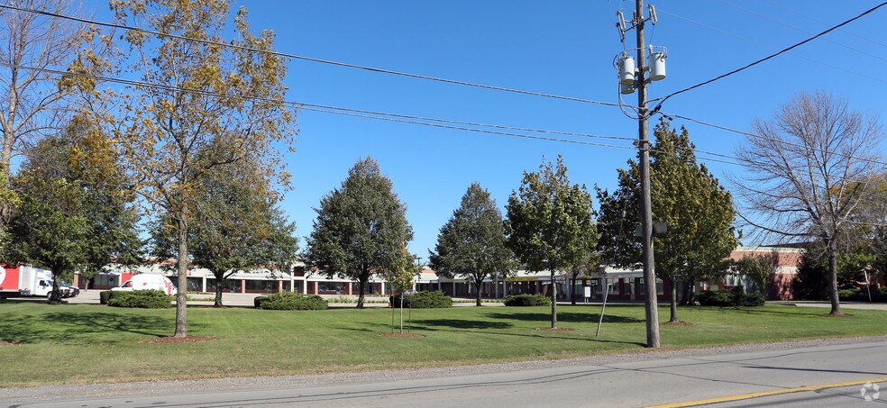 More Photos Of 903 Barton St, Hamilton Warehouse For Lease