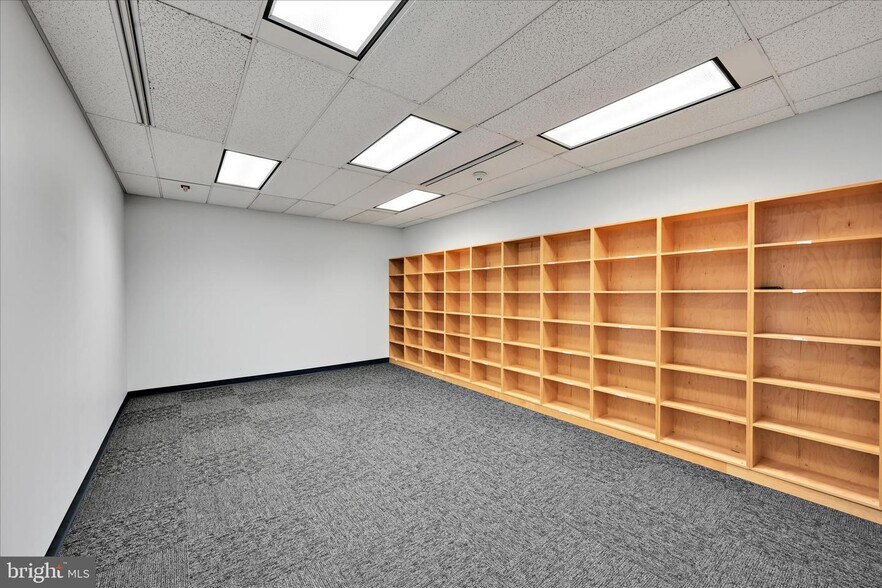 More Photos Of 19 N 6th St, Reading Office For Sale