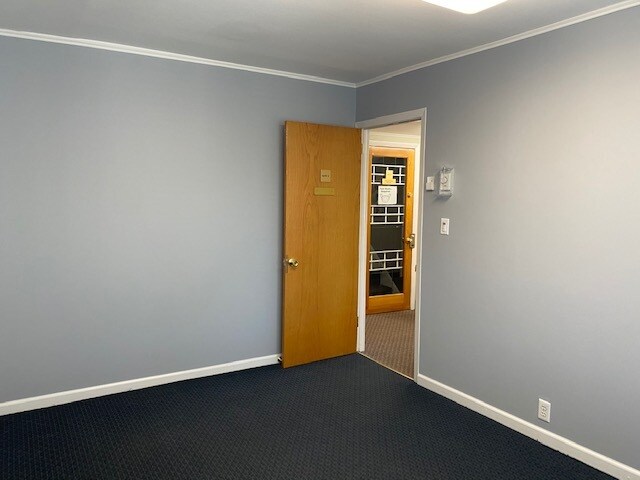 More Photos Of 10 Saint Charles St, Thornwood Flex For Lease