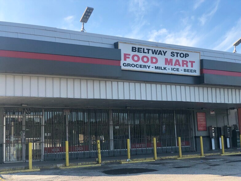 More Photos Of 720 W Sam Houston Pkwy S, Houston Convenience Store For Lease