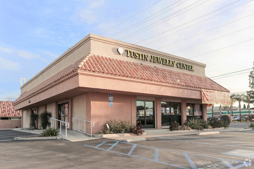 More Photos Of 1832-1882 N Tustin Ave, Orange Unknown For Lease