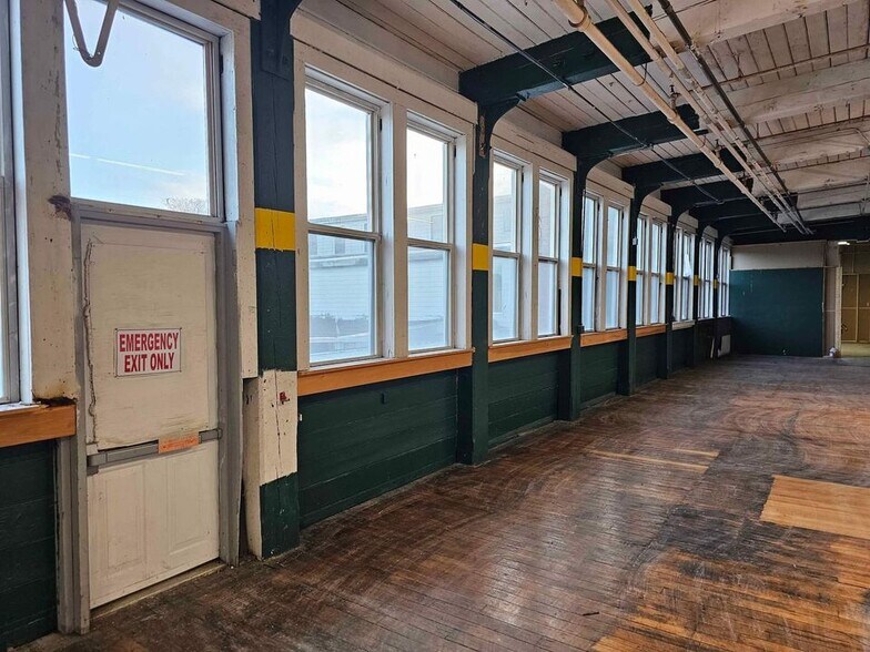 More Photos Of 100 Business St, Hyde Park Unknown For Lease