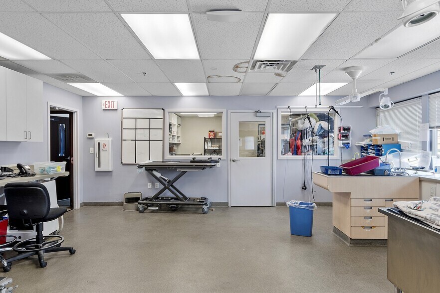 More Photos Of 180 Bear Hill Rd, Waltham Medical For Lease