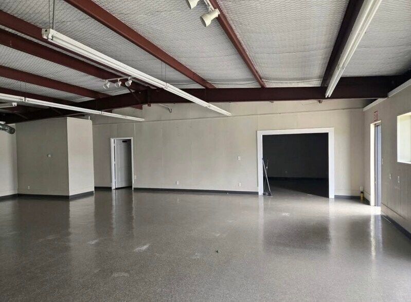 More Photos Of 6705 E US Highway 80, Longview Storefront For Lease