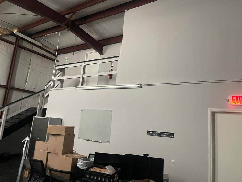 More Photos Of 332 Hwy 146 N, La Porte Warehouse For Lease