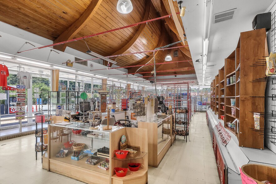 More Photos Of 500 Buff Blvd, Summerton General Retail For Sale