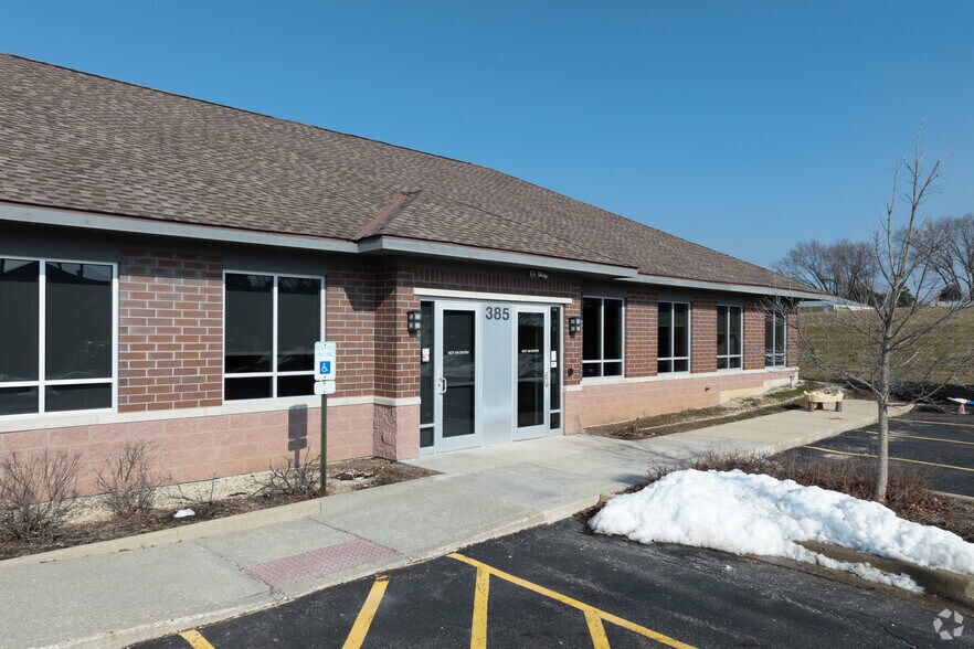 More Photos Of 385 Millennium Dr, Crystal Lake Office For Sale