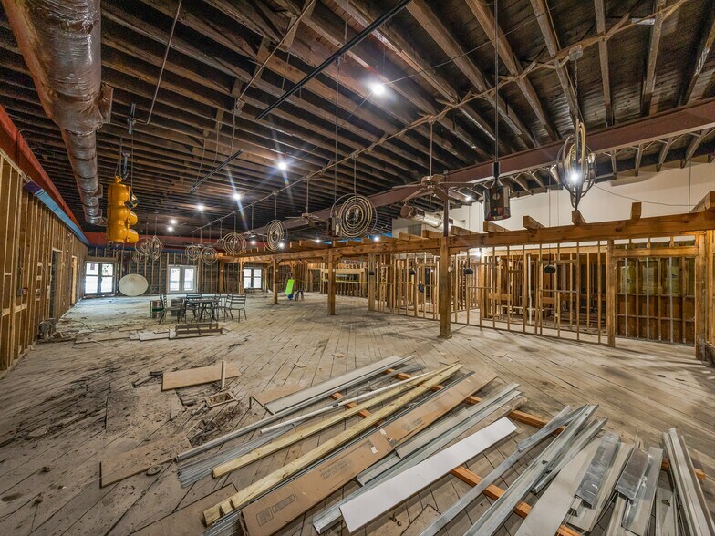 More Photos Of 10 Biltmore Plz, Asheville Restaurant For Lease