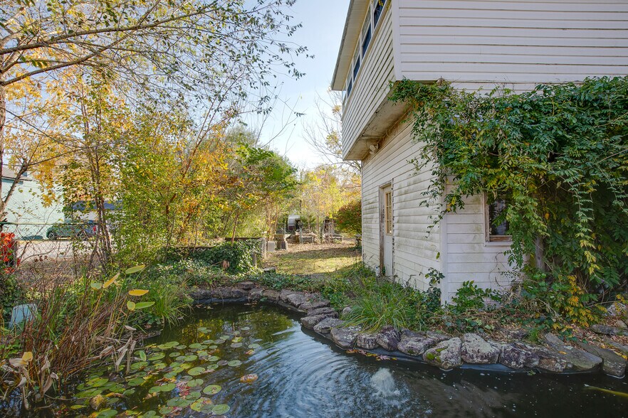 More Photos Of 307 Railroad Ave, Ashland Storefront Retail Residential For Sale