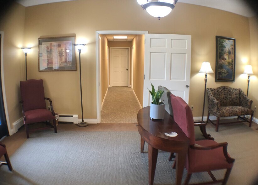 More Photos Of 1013 N Main St, Oshkosh Office For Sale