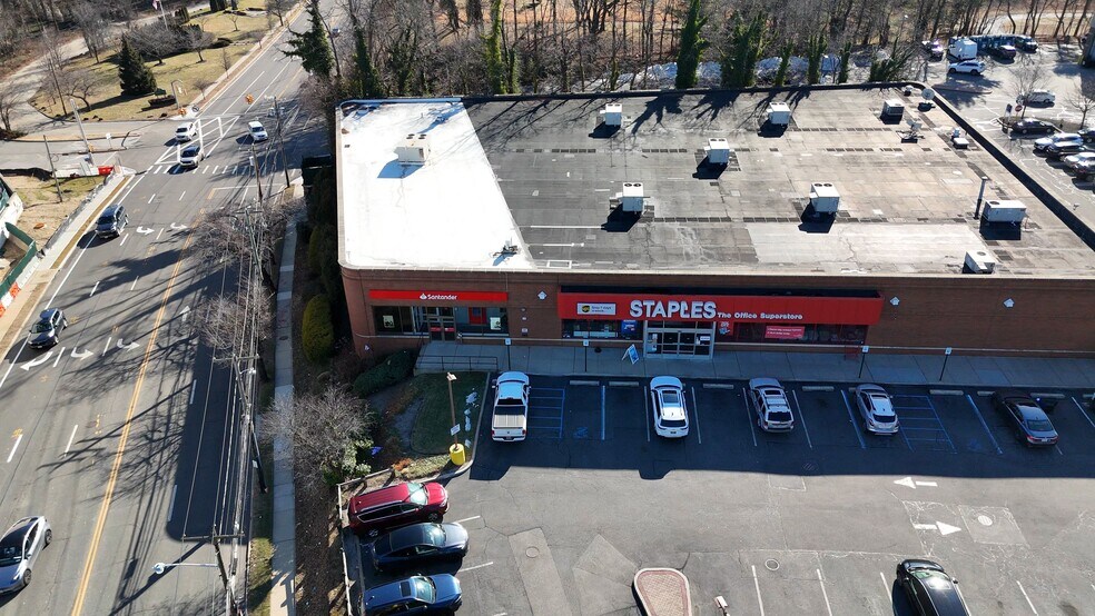 More Photos Of 1410-1420 Northern Blvd, Manhasset Freestanding For Lease