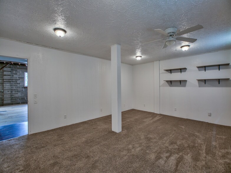 More Photos Of 765 E Washington St, Monticello Auto Repair For Sale
