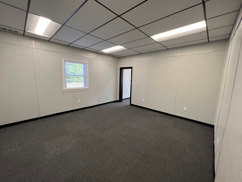 More Photos Of 1821 E Nine Mile Rd, Highland Springs Office For Lease