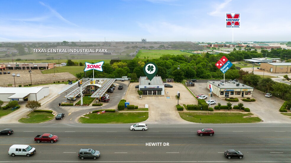 More Photos Of 1516 N Hewitt Dr, Woodway Freestanding For Lease