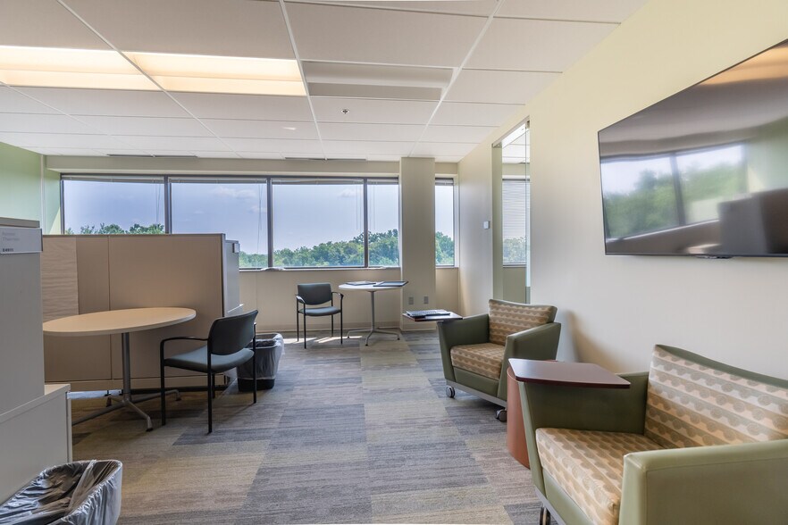 More Photos Of 20255 Victor Pky, Livonia Loft Creative Space For Lease