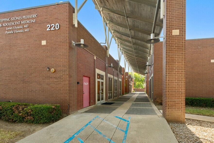 More Photos Of 220 S Denton Tap Rd, Coppell Medical For Lease