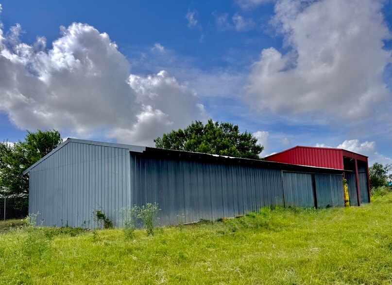 More Photos Of 8101 Coulver Rd, Austin Mixed Retail For Lease