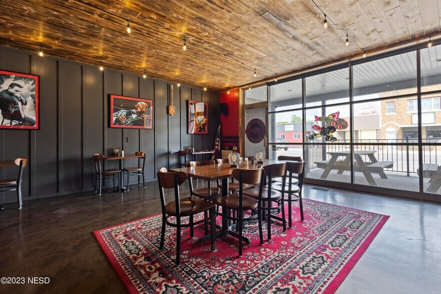 More Photos Of 411 3rd Ave, Clear Lake Restaurant For Sale