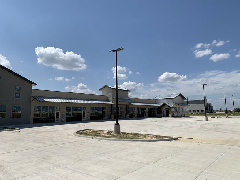 More Photos Of 2533 W Grand Pkwy N, Katy Storefront For Lease