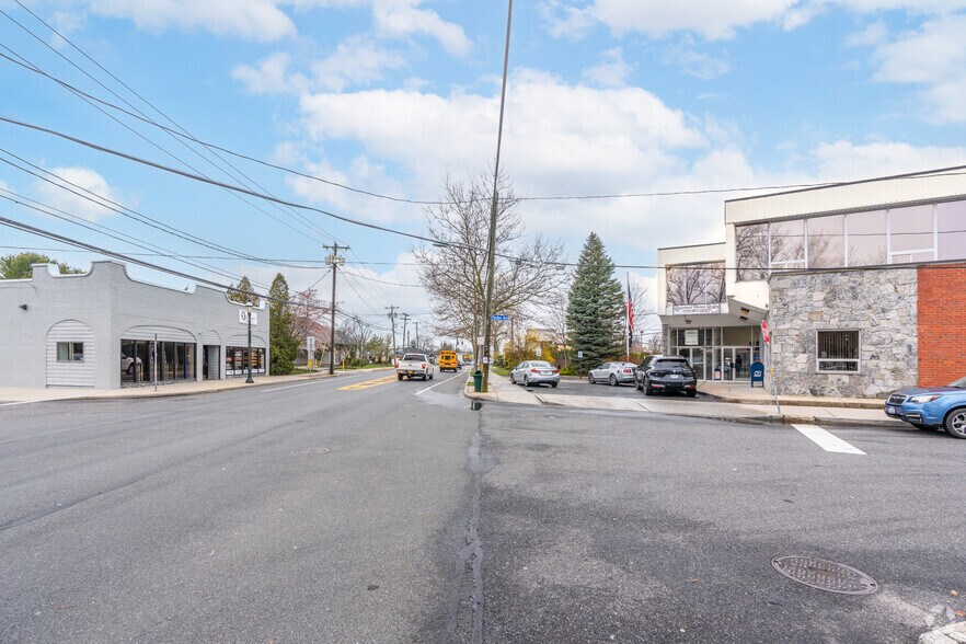 More Photos Of 309 Main St, Islip Office For Lease
