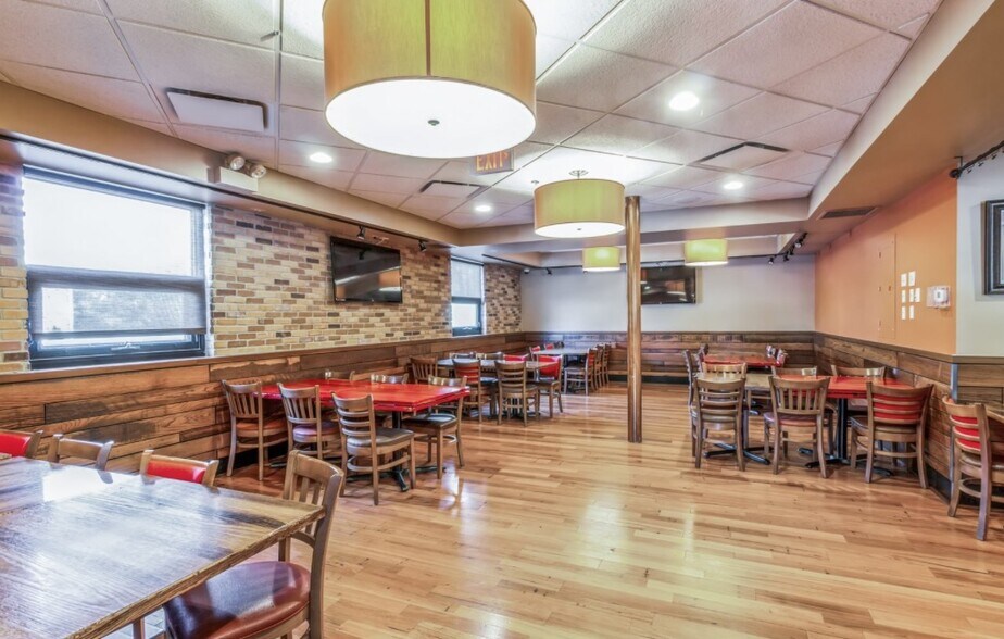 More Photos Of 241 S Milwaukee Ave, Wheeling Freestanding For Sale