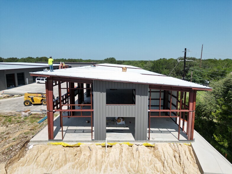 More Photos Of 7000 Airport Rd, Georgetown Light Distribution For Sale
