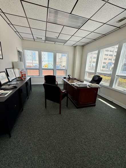 More Photos Of 303 34th St, Virginia Beach Office For Sale