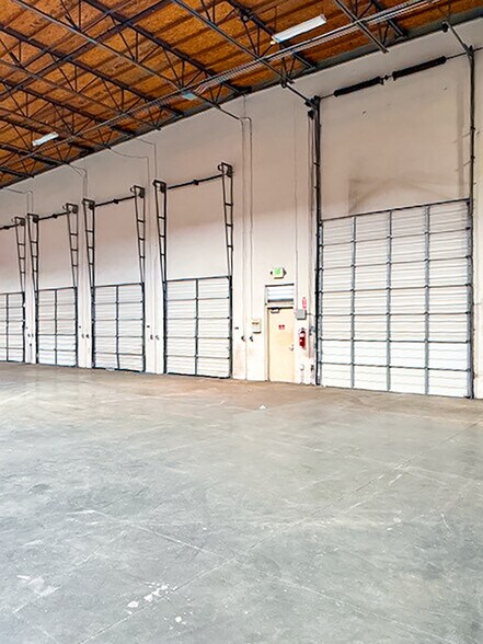 More Photos Of 5828 Smithway St, Commerce Warehouse For Lease