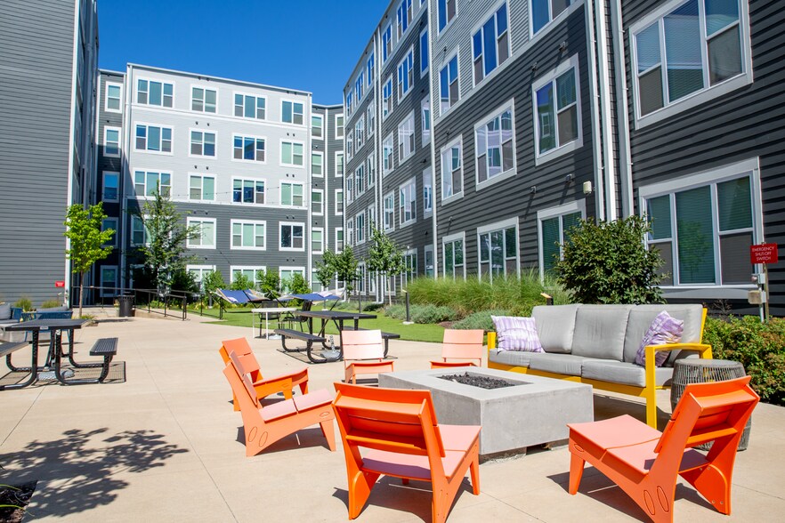 More Photos Of 104 E 7th St, Coralville Apartments For Lease