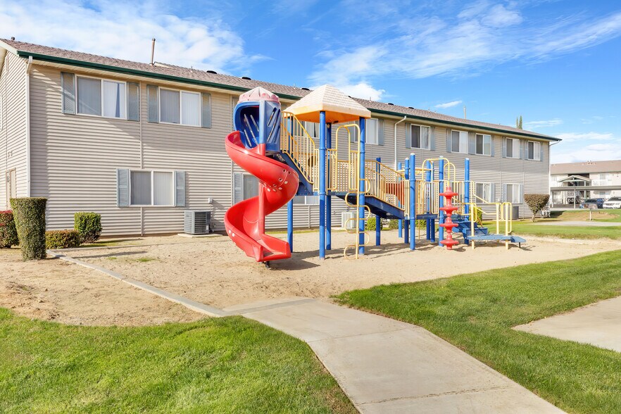 More Photos Of 1832 Merced St, Madera Apartments For Sale