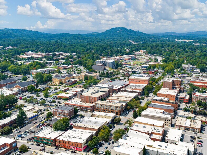 More Photos Of 337 N Main St, Hendersonville Office For Sale