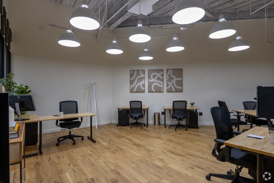 More Photos Of 3365 Piedmont Rd NE, Atlanta Coworking Space