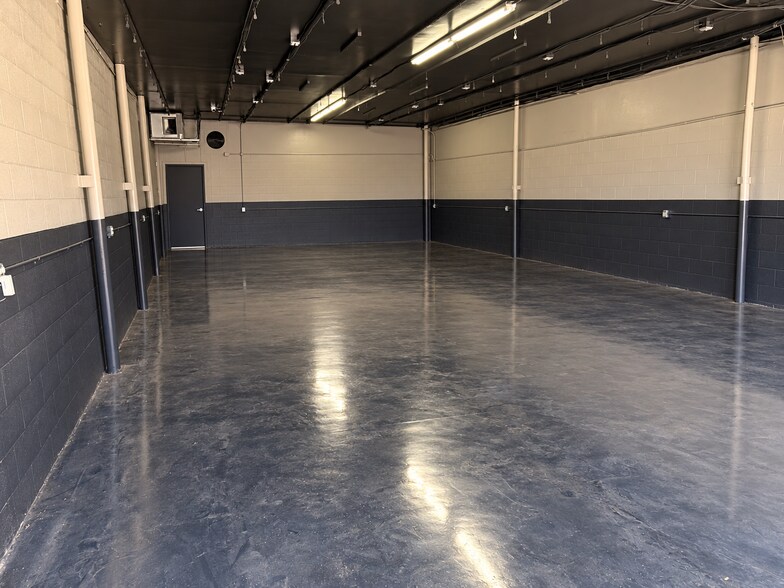 More Photos Of 7725 Deering Ave, Canoga Park Warehouse For Sale